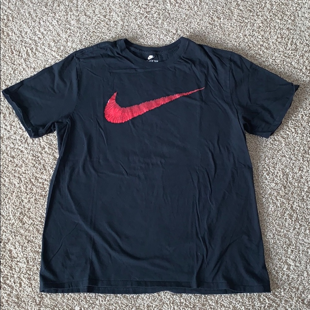 NEW BLACK NIKE T-SHIRT